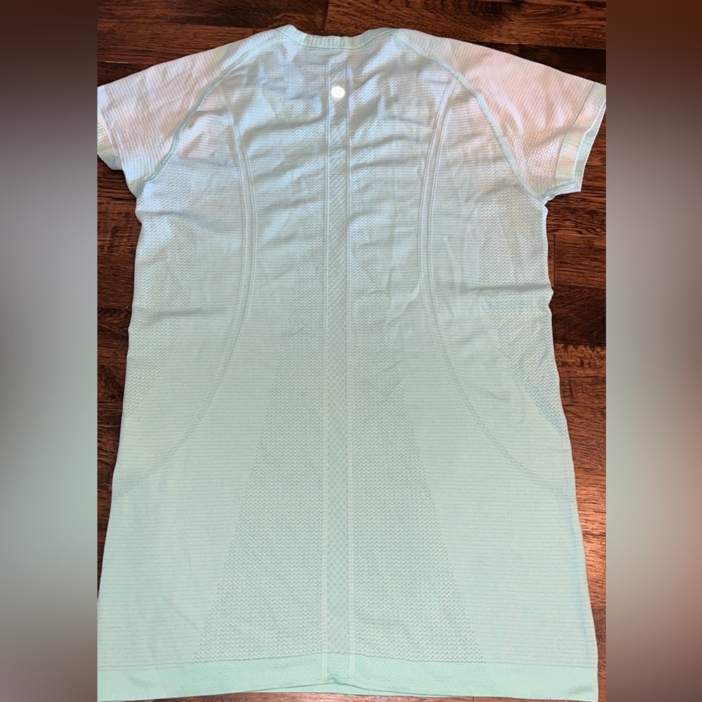 Lululemon Swiftly Tech short sleeve shirt-Size 8-light green-see photos